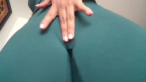 Snapshot of bellangel_ chatting on January 1, 7:32 pm Camille online show from January 1, 7:32 pm