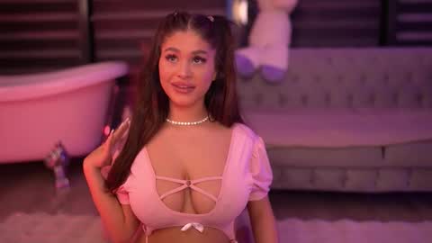 Snapshot of bellanoirre chatting on October 31, 6:56 pm Bella online show from October 31, 6:56 pm