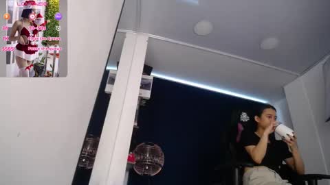 Snapshot of bellaodisea chatting on December 19, 1:18 pm online show from December 19, 1:18 pm