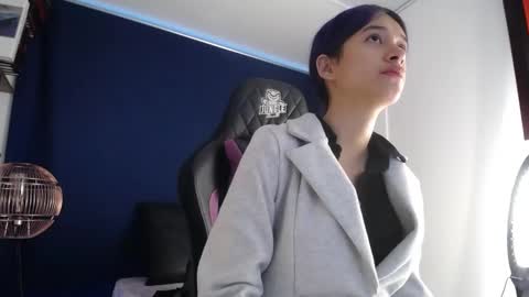 Snapshot of bellaodisea chatting on January 11, 11:34 am online show from January 11, 11:34 am