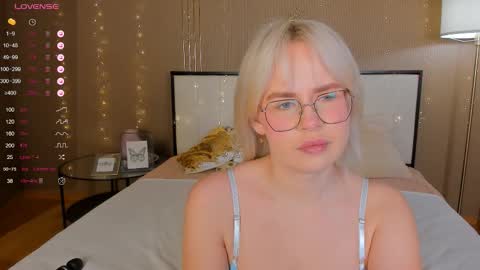 Bella online show from October 30, 1:08 am