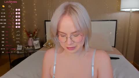 Bella online show from November 24, 1:40 am