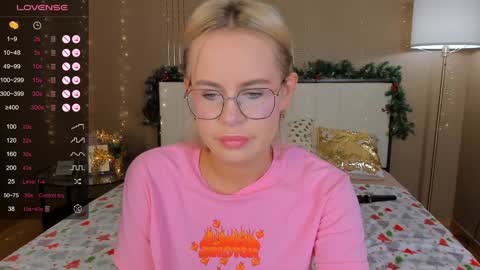 Bella online show from December 18, 1:05 am