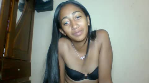 belle_annah online show from April 28, 2:49 am