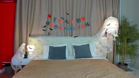 Snapshot of belle_wa1ker chatting on October 27, 9:27 am Belle online show from October 27, 9:27 am