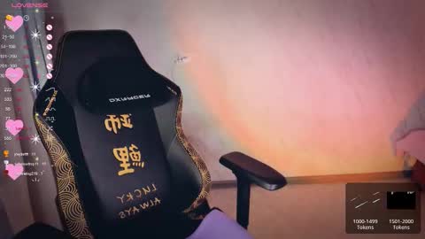 Snapshot of bellezza_ chatting on October 6, 7:18 pm Your Annabelle Wolf  online show from October 6, 7:18 pm