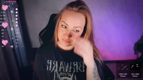 Snapshot of bellezza_ chatting on October 9, 4:33 pm Your Annabelle Wolf  online show from October 9, 4:33 pm