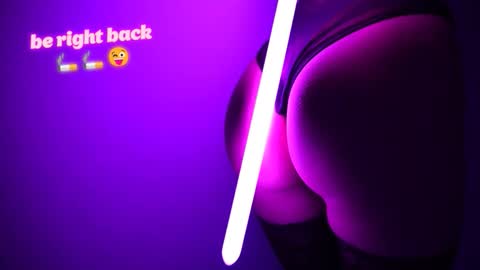 Snapshot of bellezza_ chatting on October 5, 7:08 pm Your Annabelle Wolf  online show from October 5, 7:08 pm