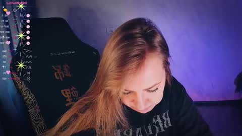 Snapshot of bellezza_ chatting on October 16, 2:30 pm Your Annabelle Wolf  online show from October 16, 2:30 pm