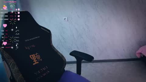 Snapshot of bellezza_ chatting on September 29, 10:42 am Your Annabelle Wolf  online show from September 29, 10:42 am