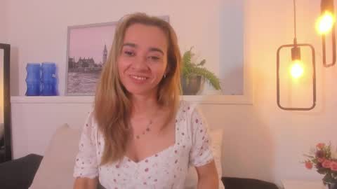 Snapshot of bellota_flak chatting on December 10, 5:17 am Bellota Flak online show from December 10, 5:17 am