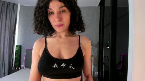 A girl from your  dreams online show from December 15, 6:40 am