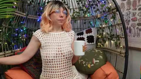 Snapshot of bendingofwillow chatting on October 27, 11:50 am Willow online show from October 27, 11:50 am