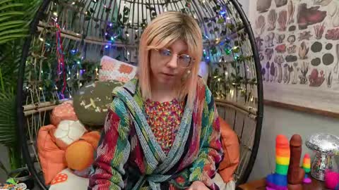 Snapshot of bendingofwillow chatting on September 17, 2:26 pm Willow online show from September 17, 2:26 pm