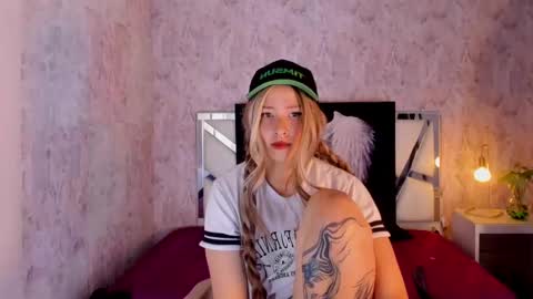 Snapshot of benny_wilson chatting on October 1, 5:01 am benny_wilson online show from October 1, 5:01 am