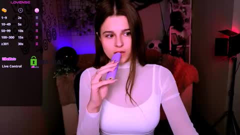 Snapshot of berry_alma chatting on October 29, 2:53 pm Alma online show from October 29, 2:53 pm