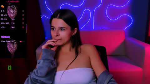 Snapshot of berry_alma chatting on October 5, 7:30 pm Alma online show from October 5, 7:30 pm