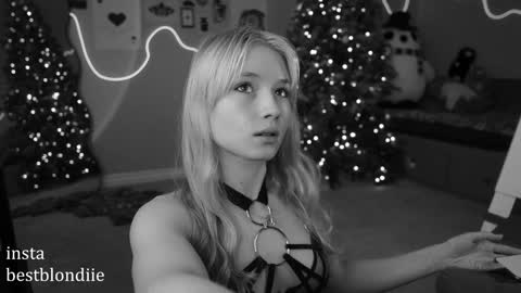 Chloe Next stream on Friday online show from January 2, 5:18 pm