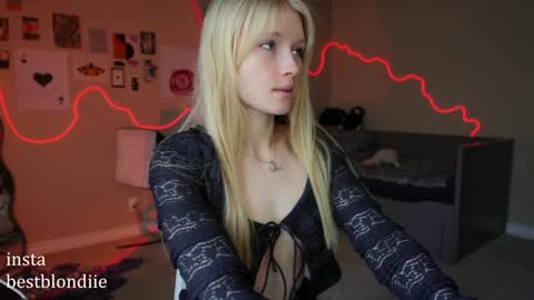 Chloe Next stream on Friday online show from January 25, 5:04 pm