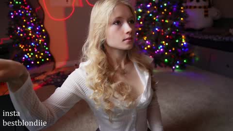Chloe Next stream on Friday online show from December 23, 5:22 pm