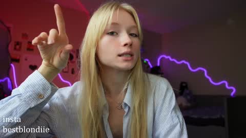Chloe Next stream on Friday online show from January 3, 5:31 pm