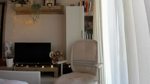 Vicky   online show from October 17, 7:33 am