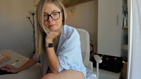 Vicky   online show from October 3, 7:13 am