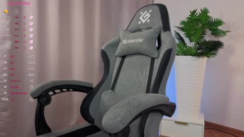 Snapshot of bestie_kiki chatting on September 23, 5:44 pm Eva online show from September 23, 5:44 pm