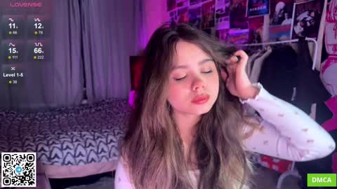 Snapshot of bestie_me chatting on October 9, 6:34 pm Emily Stream every day online show from October 9, 6:34 pm