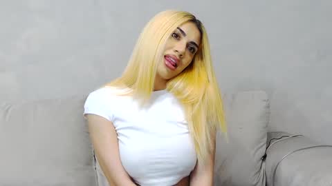 bethierusse online show from January 17, 9:39 pm