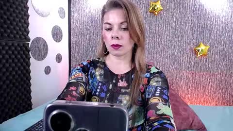 Snapshot of betsy_anub chatting on February 25, 11:59 pm LINDA online show from February 25, 11:59 pm