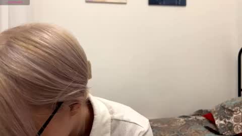 BlondeReka ITS MY 1st DAY HERE online show from November 18, 11:55 am