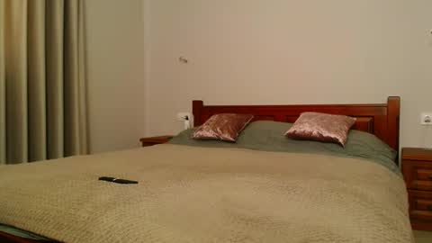 Snapshot of betty_sw chatting on February 22, 12:29 pm betty_sw online show from February 22, 12:29 pm