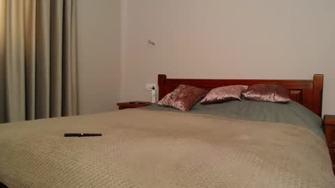 Snapshot of betty_sw chatting on February 21, 12:17 pm betty_sw online show from February 21, 12:17 pm