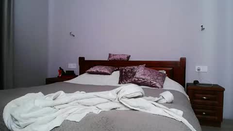 Snapshot of betty_sw chatting on October 6, 11:27 am betty_sw online show from October 6, 11:27 am