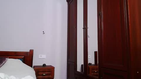 Snapshot of betty_sw chatting on October 26, 2:12 pm betty_sw online show from October 26, 2:12 pm