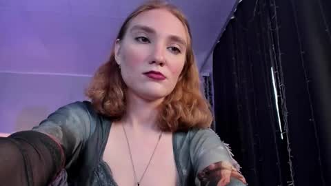 Snapshot of betty_witchy chatting on October 28, 3:23 am Dory make me happier online show from October 28, 3:23 am