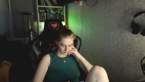 beverly_yay online show from May 11, 8:17 pm