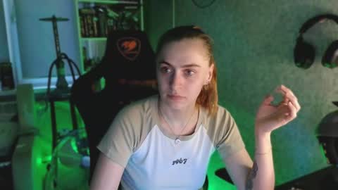 beverly_yay online show from May 25, 6:51 pm