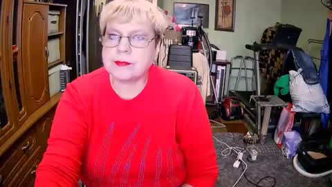 BeverlyQCynia online show from November 8, 11:59 am