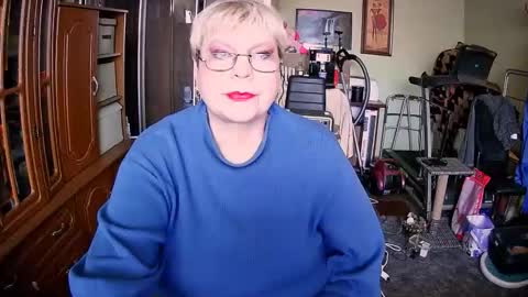 BeverlyQCynia online show from November 3, 1:04 pm