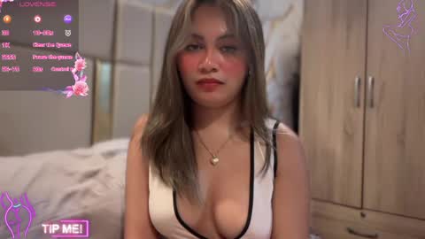 MAXINE online show from April 27, 6:16 pm