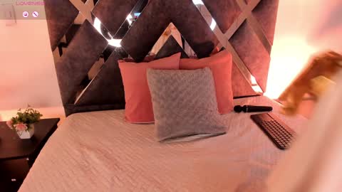 Snapshot of bianca_zaens1 chatting on February 7, 12:06 pm  B I A N C A  online show from February 7, 12:06 pm