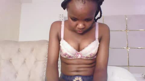 Snapshot of bigbaby004 chatting on September 18, 1:04 am bigbaby004 online show from September 18, 1:04 am