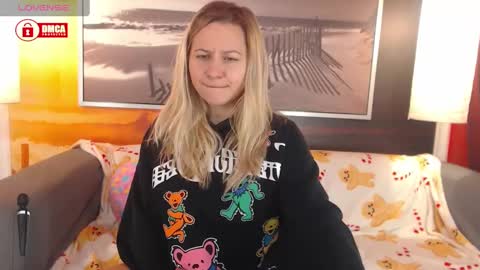 Snapshot of bigboobsarri chatting on January 12, 9:40 am BigBoobsArri online show from January 12, 9:40 am