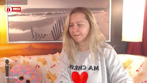 Snapshot of bigboobsarri chatting on December 3, 7:30 am BigBoobsArri online show from December 3, 7:30 am