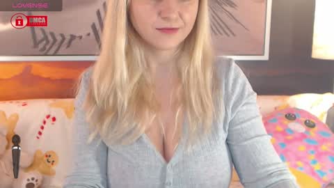 Snapshot of bigboobsarri chatting on February 1, 8:08 am BigBoobsArri online show from February 1, 8:08 am