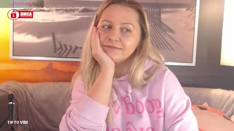 Snapshot of bigboobsarri chatting on January 8, 8:18 pm BigBoobsArri online show from January 8, 8:18 pm