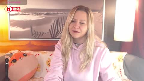Snapshot of bigboobsarri chatting on December 17, 8:12 am BigBoobsArri online show from December 17, 8:12 am