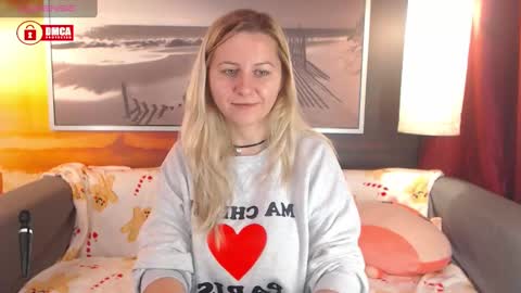 Snapshot of bigboobsarri chatting on December 15, 3:42 pm BigBoobsArri online show from December 15, 3:42 pm